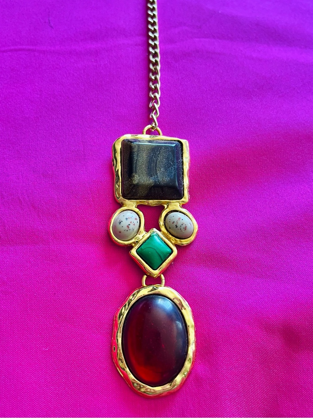 MODERN STONE GOLD MAANGTIKA
